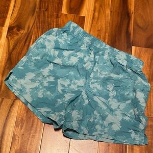 Women's Size XS Columbia Athletic Teal Patterned Shorts